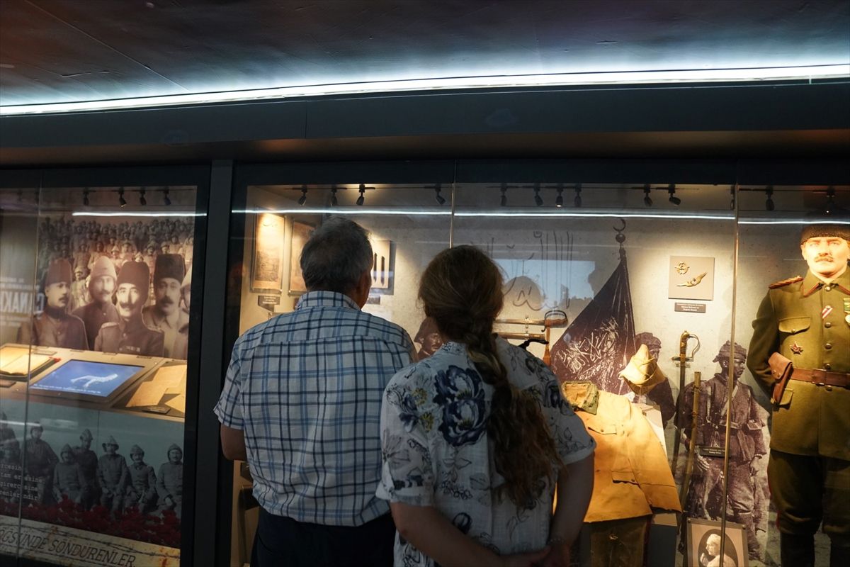 Çanakkale Savaşları Mobil Müzesi kapılarını Avrupa'da ziyaretçilere açtı