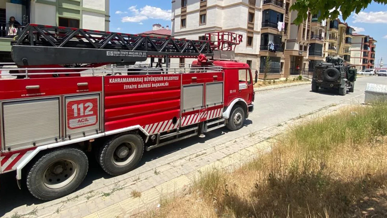 Anne ve babasını rehin aldı