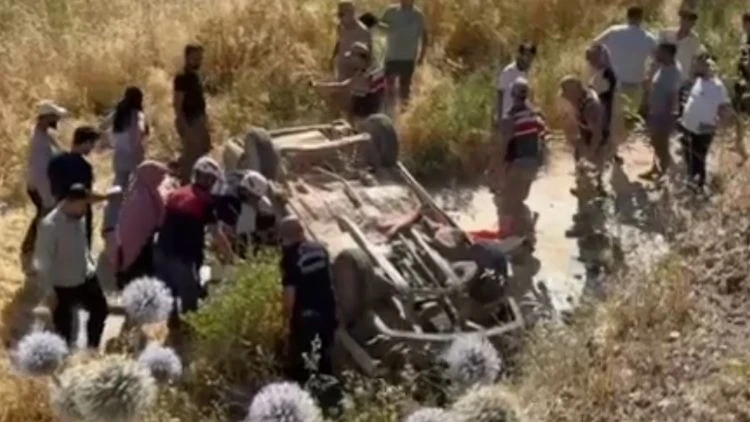 Feci kaza… Otomobil şarampole yuvarlandı: 1 ölü, 4 yaralı