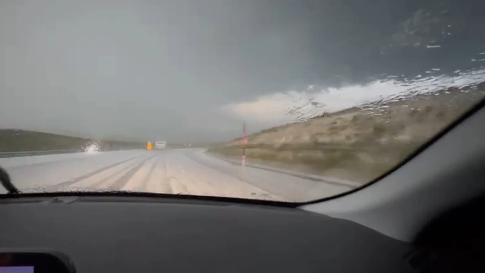 Meteoroloji uyarmıştı: Her yer bembeyaz oldu