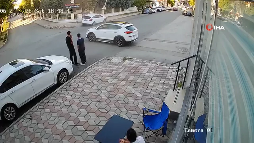 Elazığ'da Kontrolsüz Kavşak Kazası ve Kaçan Sürücü