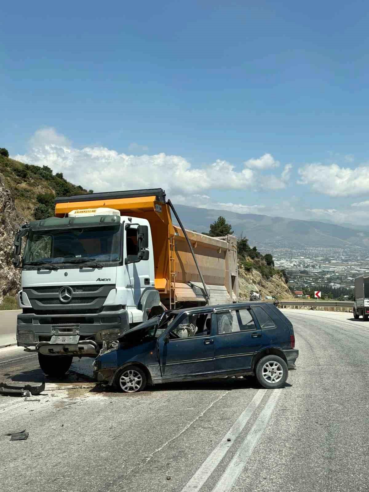 Antakya'da trafik kazası: 2 yaralı