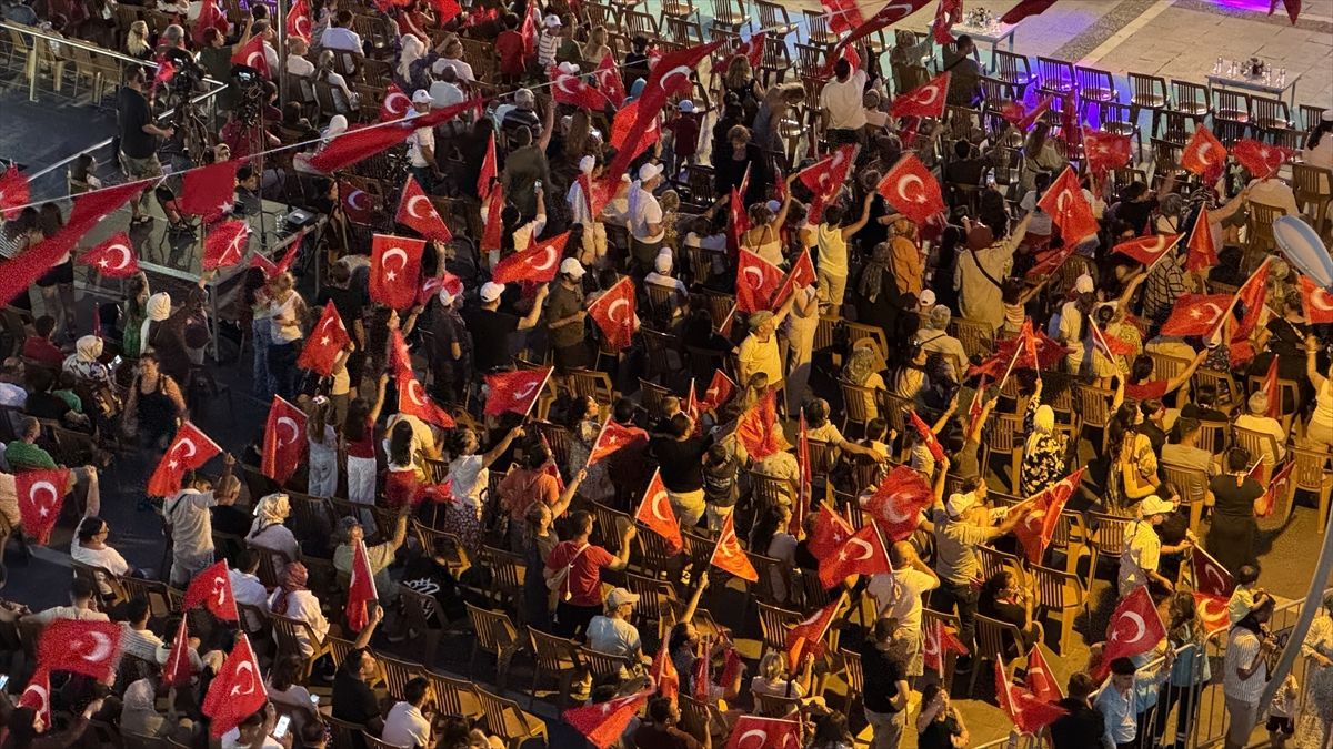Marmaris'te 15 Temmuz kortej ve yürüyüşü