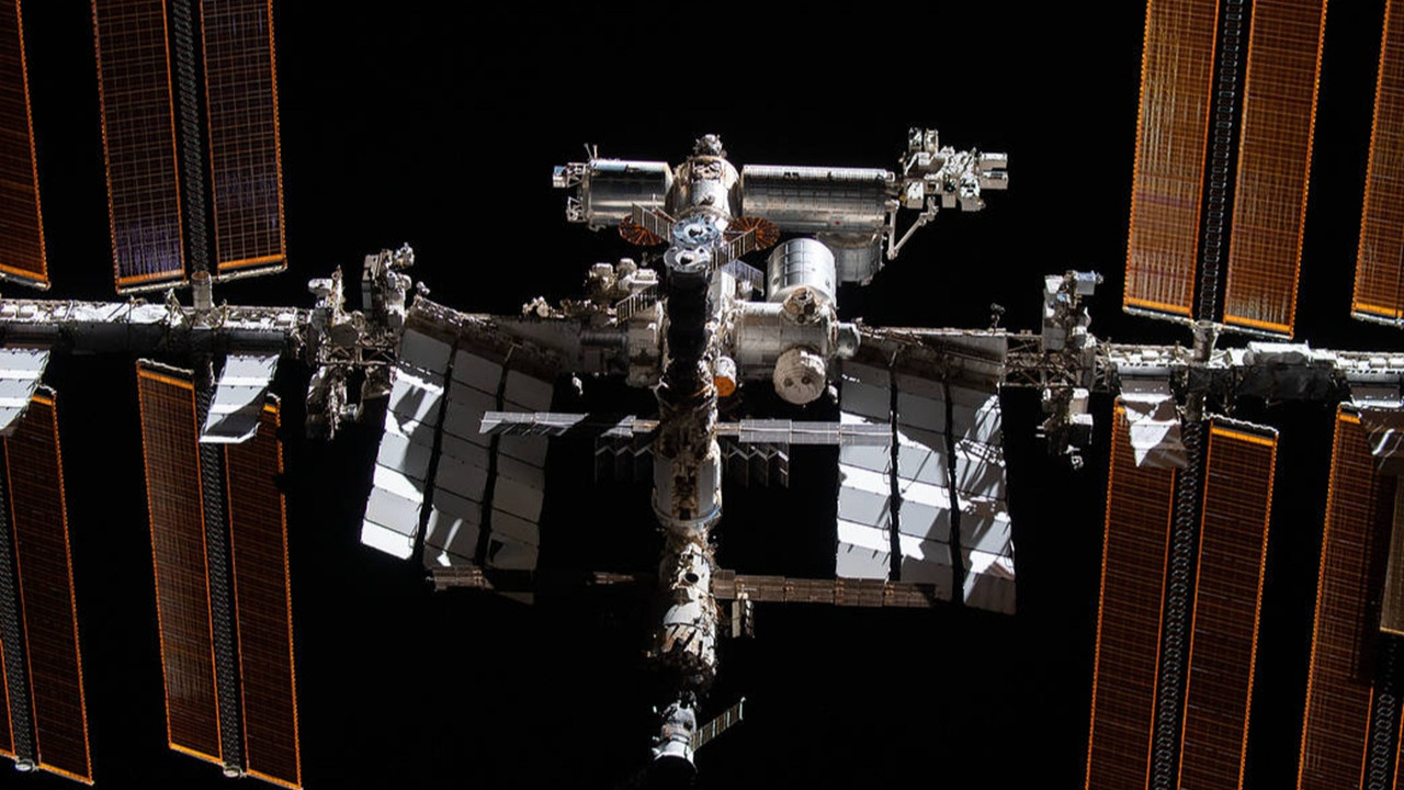 Uzay İstasyonu’nda sızıntı alarmı: NASA astronotlara sığınma talimatı verdi