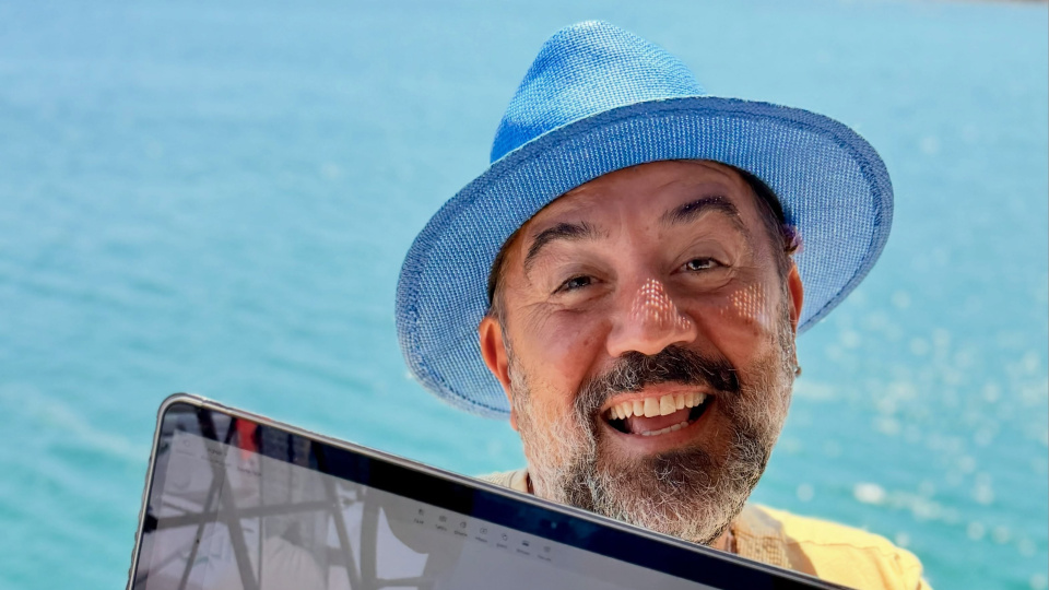 Ata Demirer'den yeni film: 'Pervaneler' geliyor