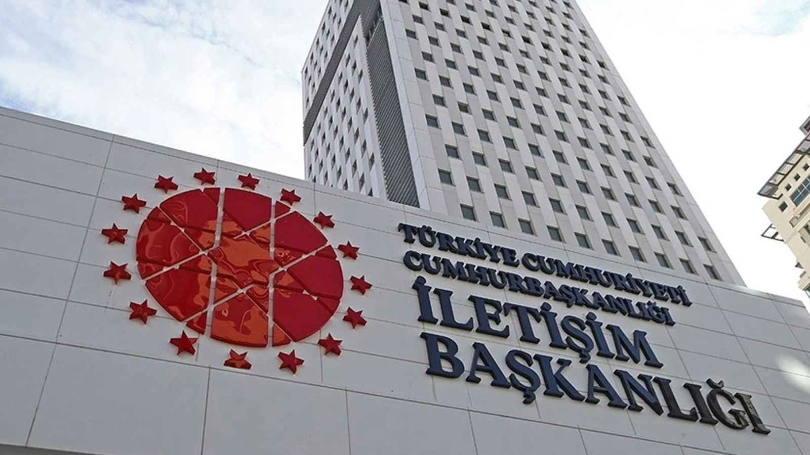 Dünyada bir ilk: Kamu kurumu sitesi doğrudan blok zincirde yayımlandı