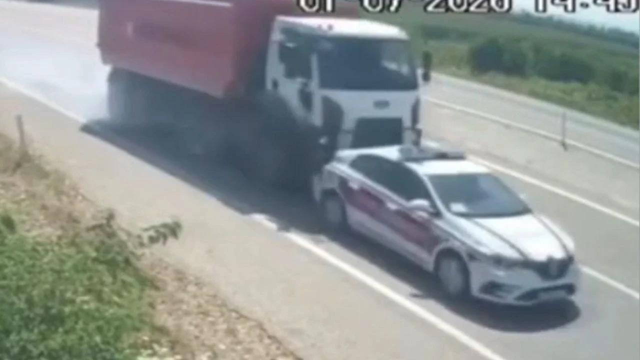 Adana’da trafik kazası: 2 jandarma yaralandı