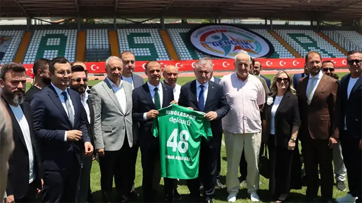 Muğlaspor’a çifte müjde: Bakan Bak'tan stadyum sözü, Göztepe'den golcü takviyesi!