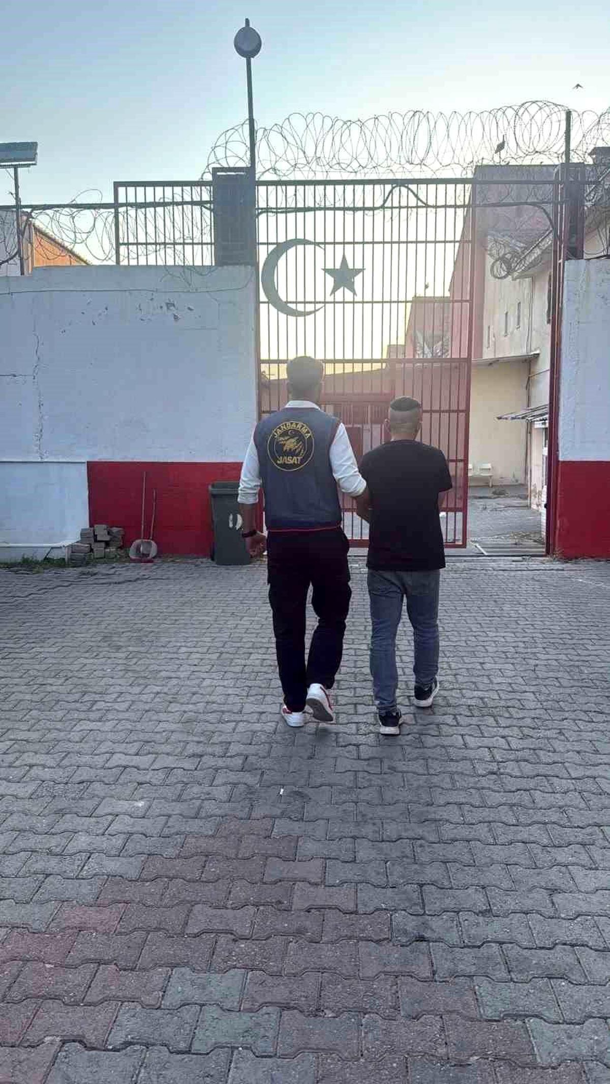 Germencik'te hırsızlık suçundan aranan hükümlü yakalandı