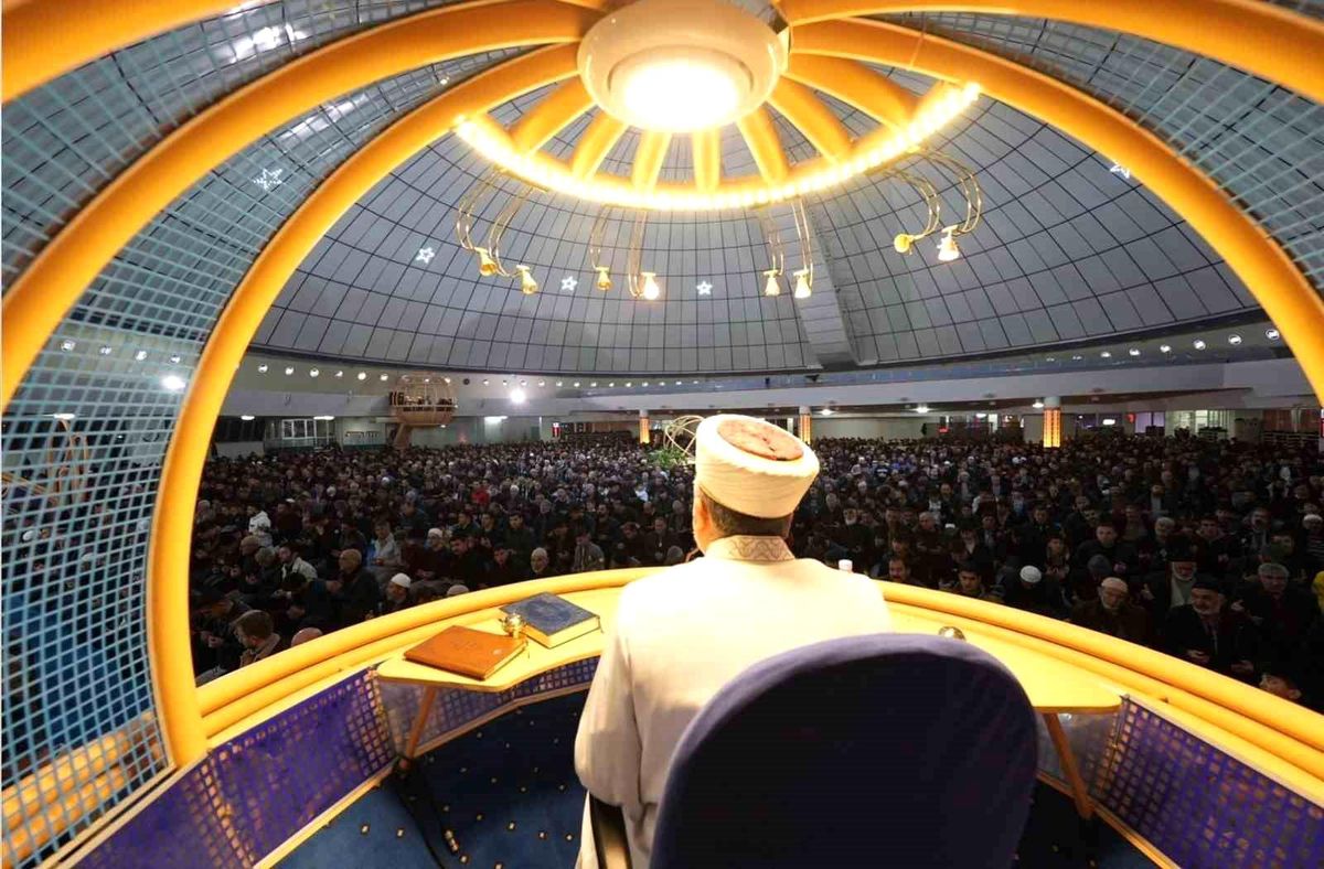 Diyanet'ten cuma hutbesinde "aile olmak" vurgusu