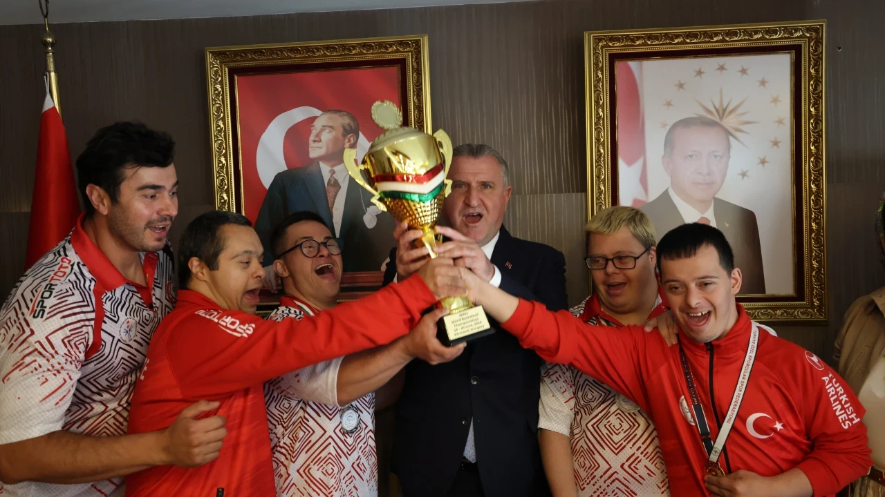 Gençlik ve Spor Bakanı özel sporcular ile bir araya geldi