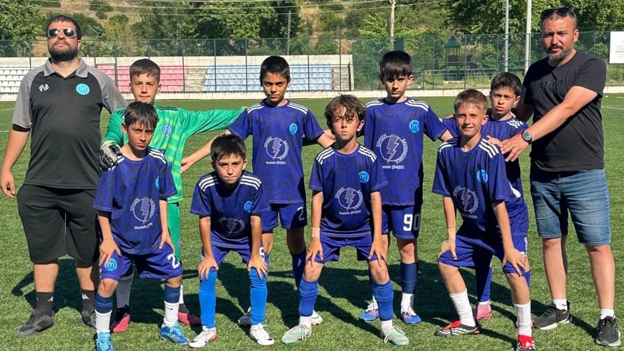 Bilecik U12 Gençler Ligi'nde gol yağmuru: Liderlik maçında kazanan çıkmadı