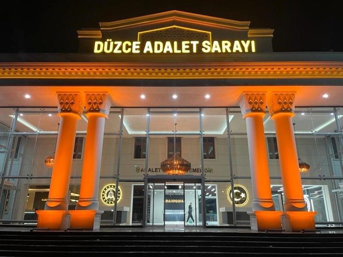 Düzce'de 8 düzensiz göçmen yakalandı, 1 organizatör tutuklandı