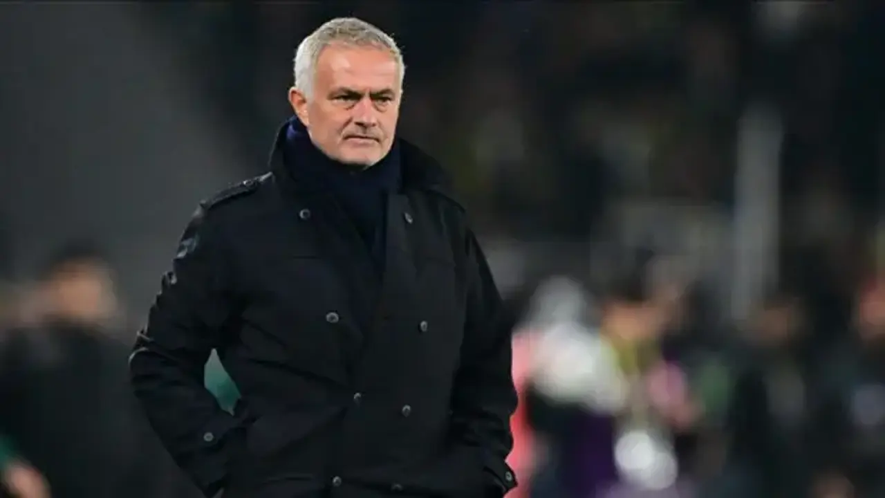 Jose Mourinho Galatasaray'ın önüne taş koydu!
