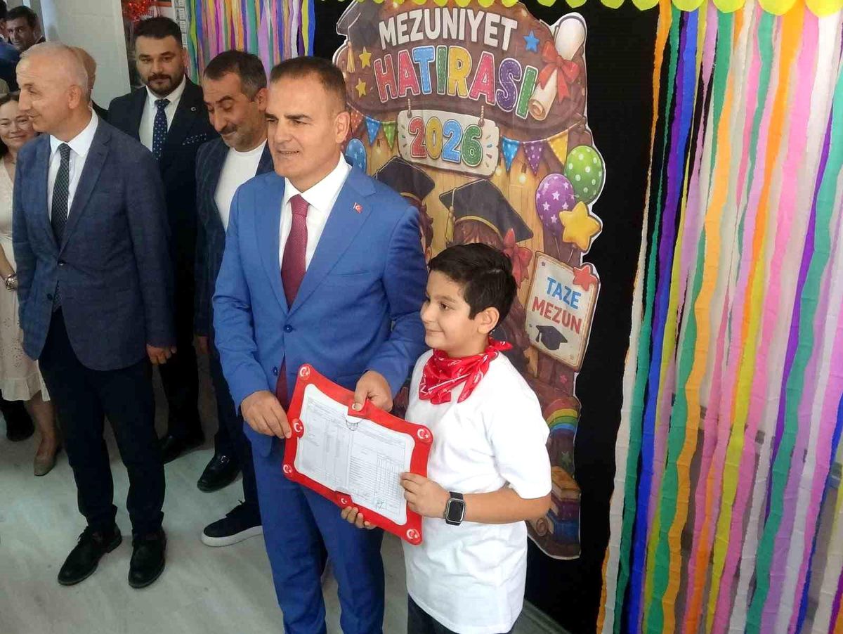 Vali Akbıyık'tan yaz tatilinde kitap tavsiyesi