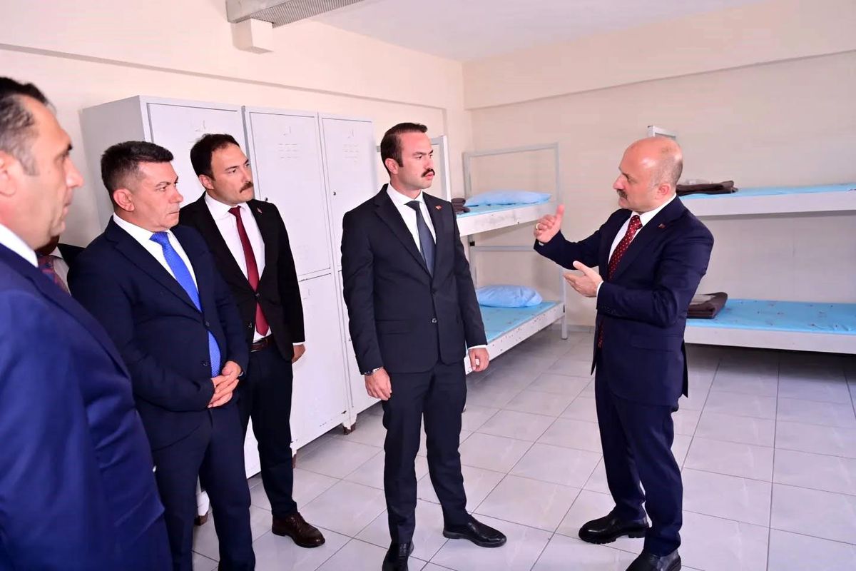 Vali Varol Geri Gönderme Merkezi'nde incelemelerde bulundu