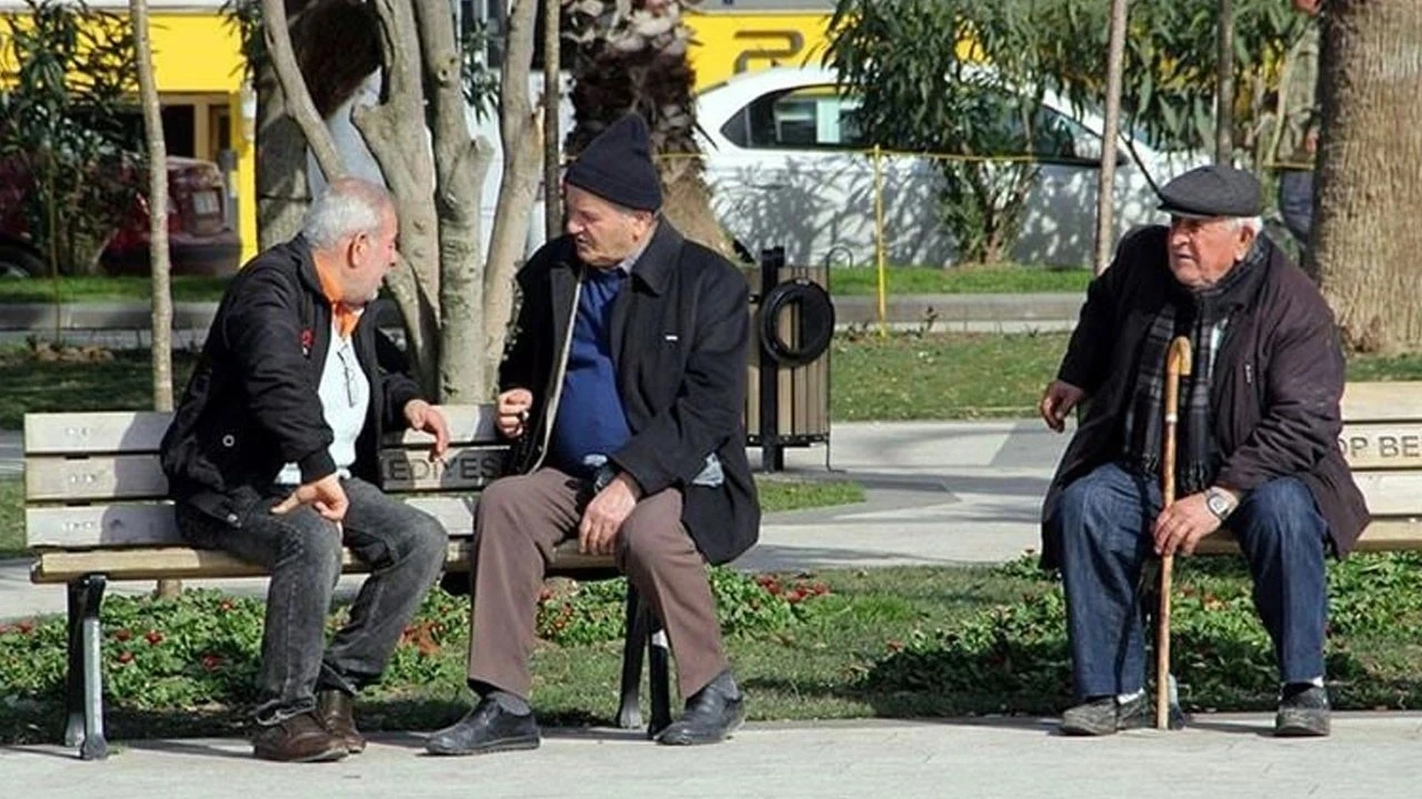 Emekliden hükümete ekonomi tepkisi: "Bütçede para bize gelince yok oluyor"