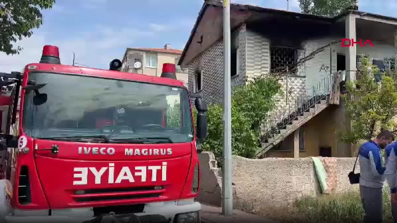 Kayseri’de 2 katlı evde yangın paniği