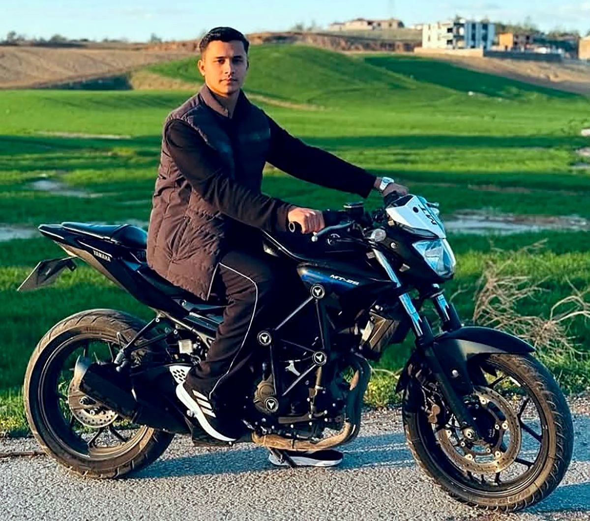 Arkadaşları, kazada ölen Atakan'ı motosikletlerle konvoy yaparak son yolculuğuna uğurladı