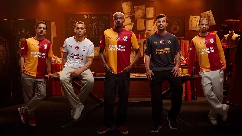 Aslan'dan yeni sezonda bir ilk! Galatasaray 3 yeni formasını ve özel tasarım fontunu tanıttı