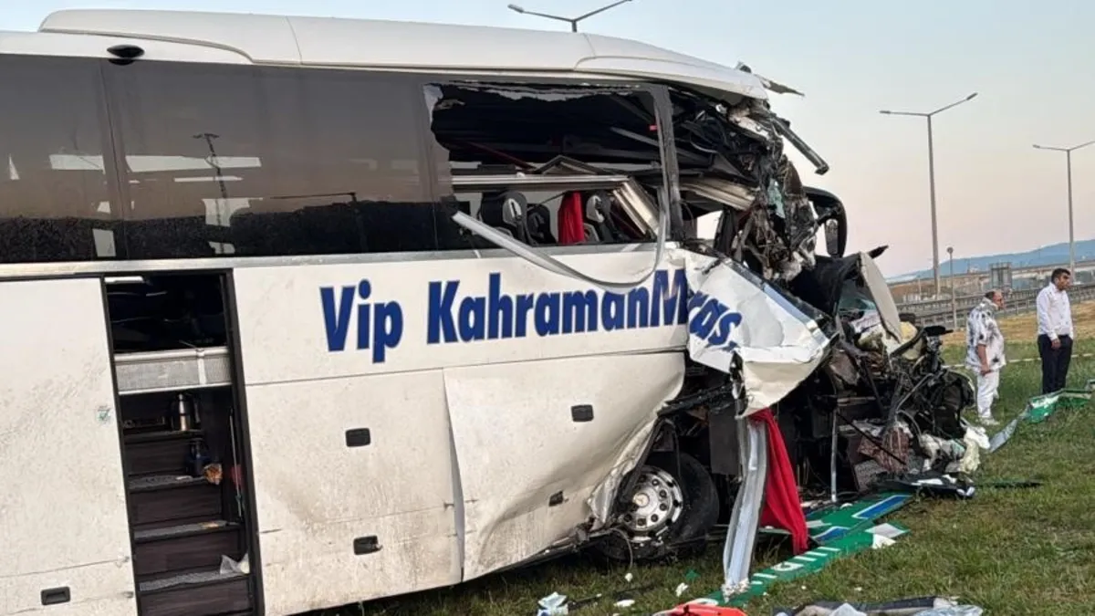 Bolu'da feci kaza: Yolcu otobüsü ortalığı savaş alanına çevirdi! 15 yaralı