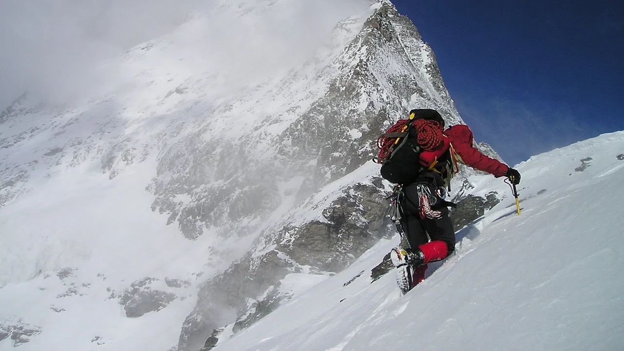 Everest'te 30 yıllık gizem çözüldü! Kimliği belirlenen 'Yeşil Botlar' için tarihi operasyon