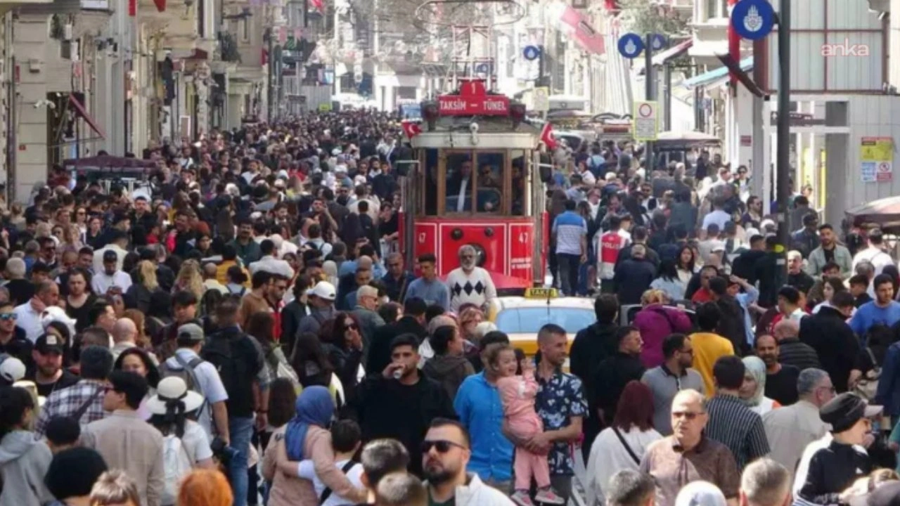 Beyoğlu'nda eylemlere 24 saatlik yasak: Gezi Parkı çevresi bariyerlerle kapatılıyor
