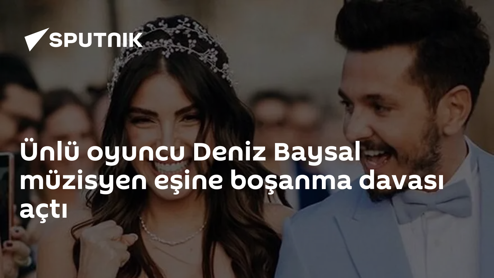 Ünlü oyuncu Deniz Baysal müzisyen eşine boşanma davası açtı