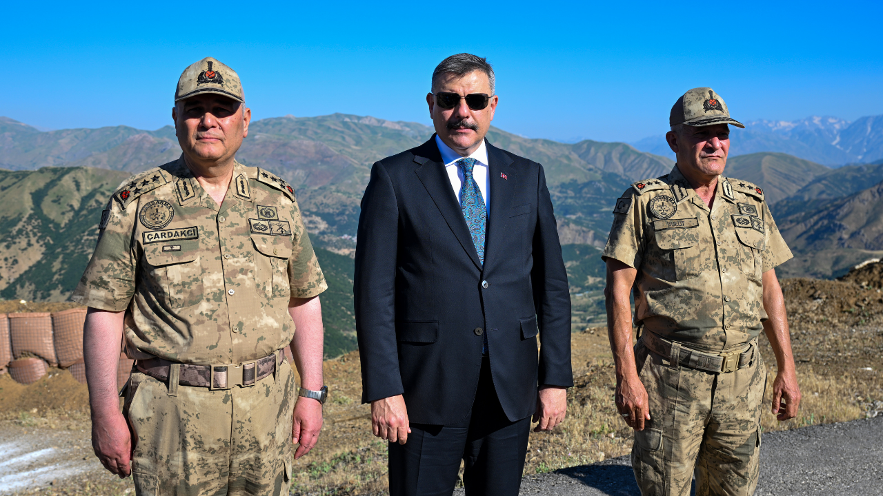 Bakan Çiftçi, Hakkari'de üs bölgesini ziyaret etti: 'Terörsüz Türkiye' projesi hayata geçti, devam edecek ve başarıya ulaşacak