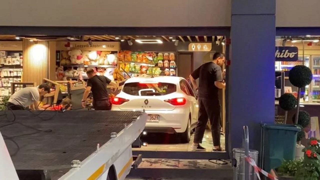 Aracıyla markete daldı