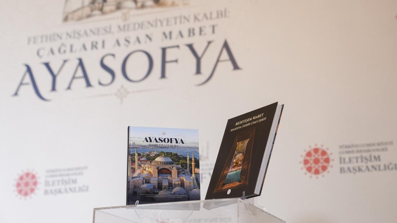 İletişim Başkanlığının "Muhteşem Mabet Ayasofya-i Kebir Cami-i Şerifi" kitabı yayımlandı