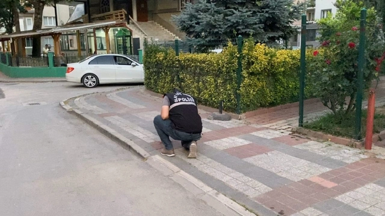 Sokakta yürüyen gencin önünü araçla kesip vurdu! Polis her yerde o şüpheliyi arıyor