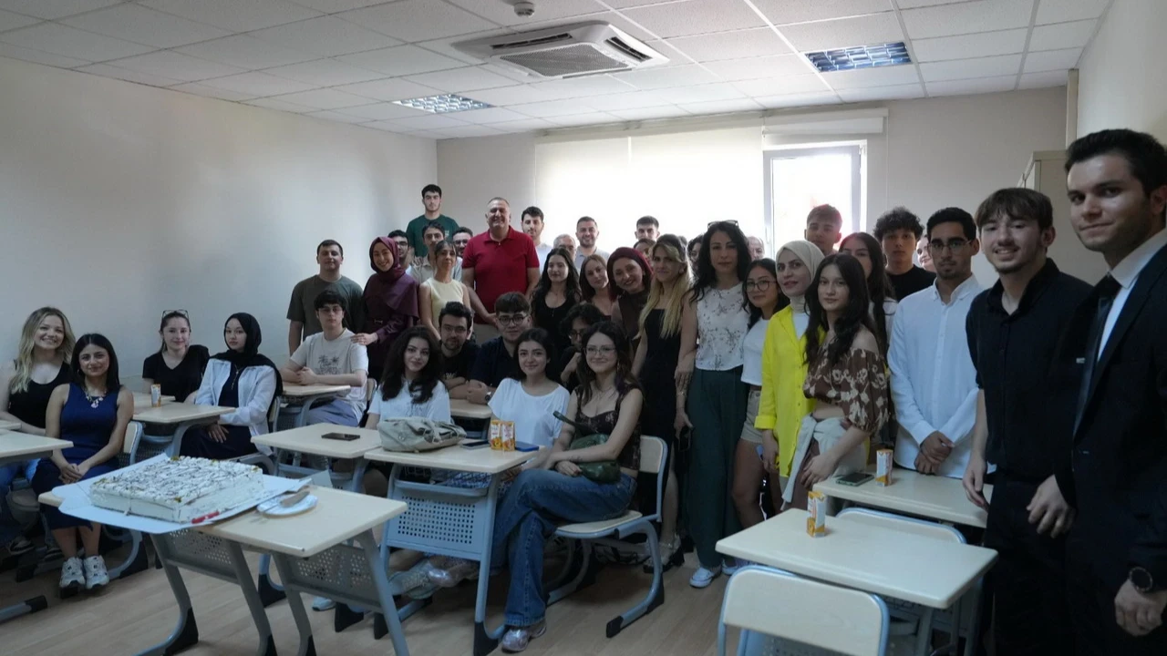 Kartal Belediyesi’nden YKS Öğrencilerine Moral Ziyareti