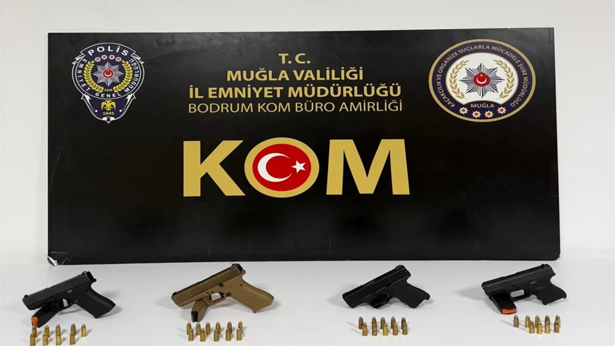 Polisten kaçan 4 şüpheli, ruhsatsız tabancalarla yakalandı