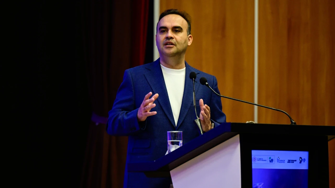 2 yılda 5 milyon kişiye yapay zeka eğitimi verilecek