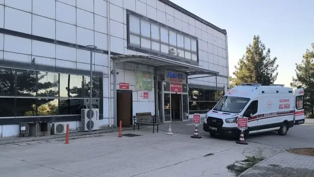 Batman’da inşaat iskelesi çöktü: 3 yaralı