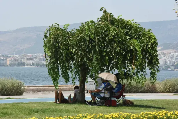 Kavurucu sıcak bekleyenlere iyi haber! Uzmanından şaşırtan İzmir açıklaması