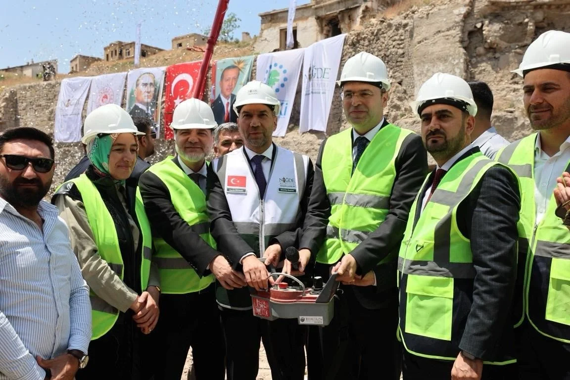 Niğde'de '100 Yılın Projesi' için ilk kazma vuruldu