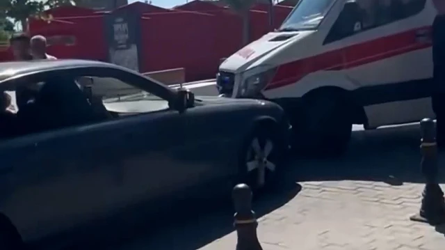 Topkapı’da ambulansa yol vermedi: Dakikalarca inat etti vatandaşlardan tepki geldi