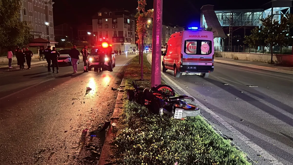 Sivas’ta motosiklet kazası: 2 ağır yaralı