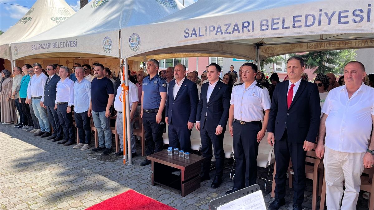 Salıpazarı Halk Eğitimi Merkezi kursiyerlerinin ürünleri sergilendi