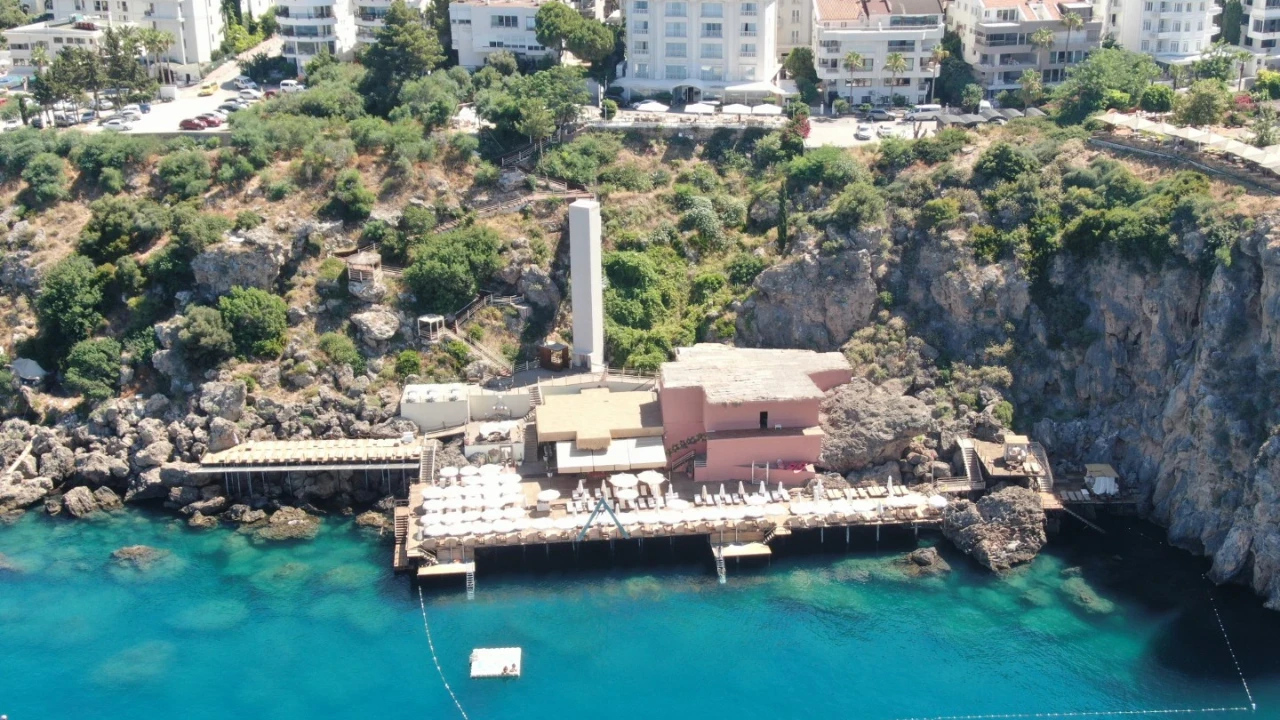 Antalya’nın falezleri alarm veriyor: “50 metrede bir asansör görebiliriz”