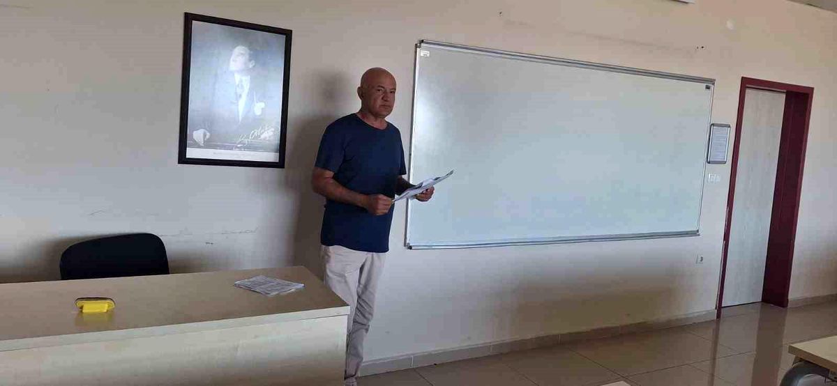 40 yıllık gazeteci 65 yaşında bölüm birincisi olarak mezun oldu