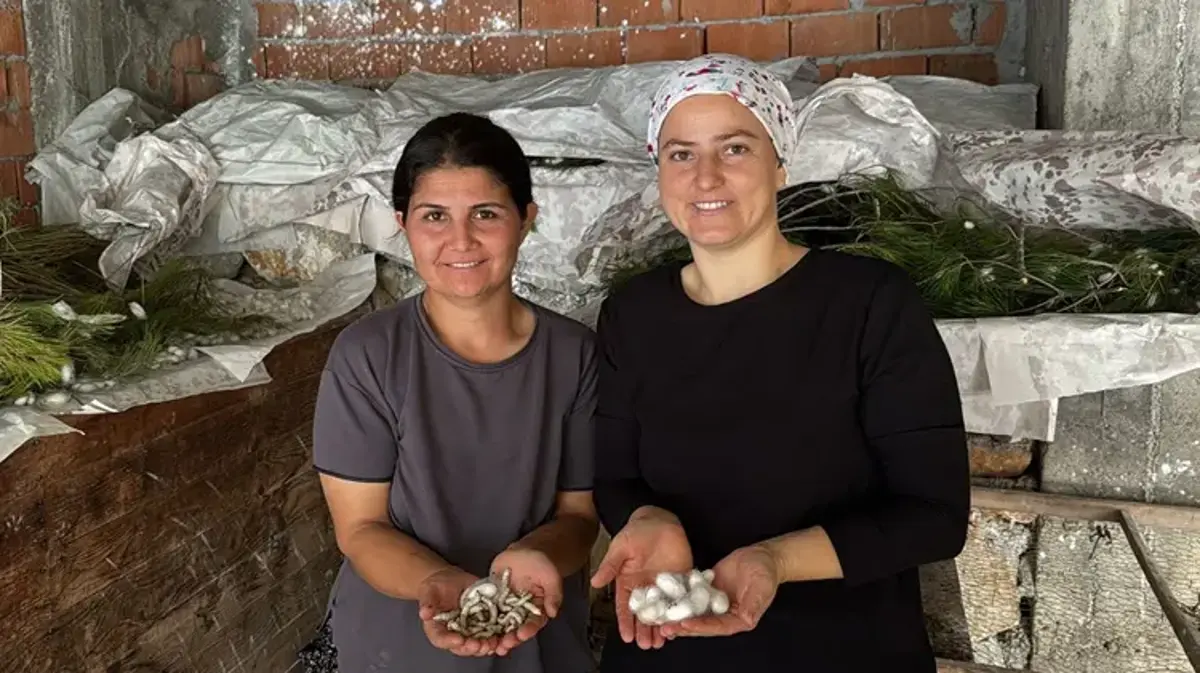 Eltisinin tavsiyeyle başladı, evlerinin alt katını üretime alanına çevirdiler: Şimdi talebe yetişemiyorlar