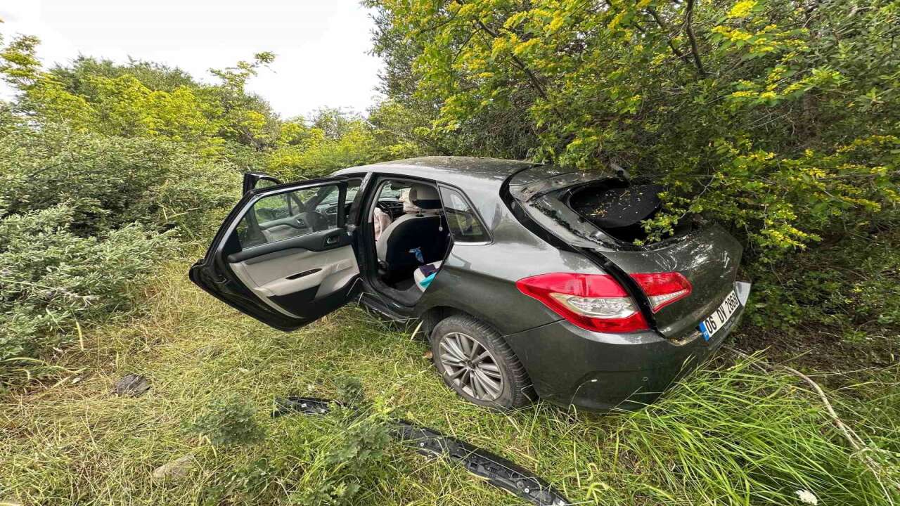Çanakkale’de otomobil şarampole uçtu: 2 kişi yaralandı