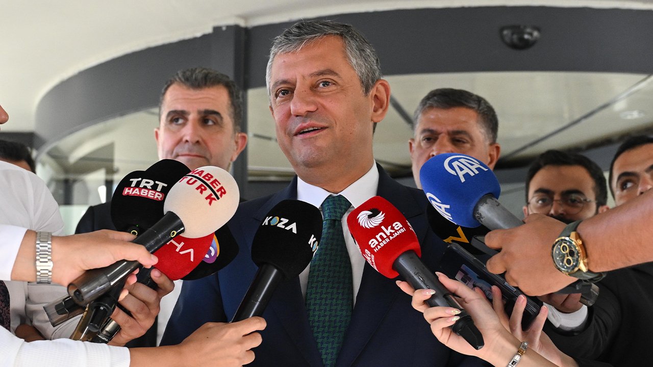 Özgür Özel'in kuracağı yeni partinin renkleri belli oldu