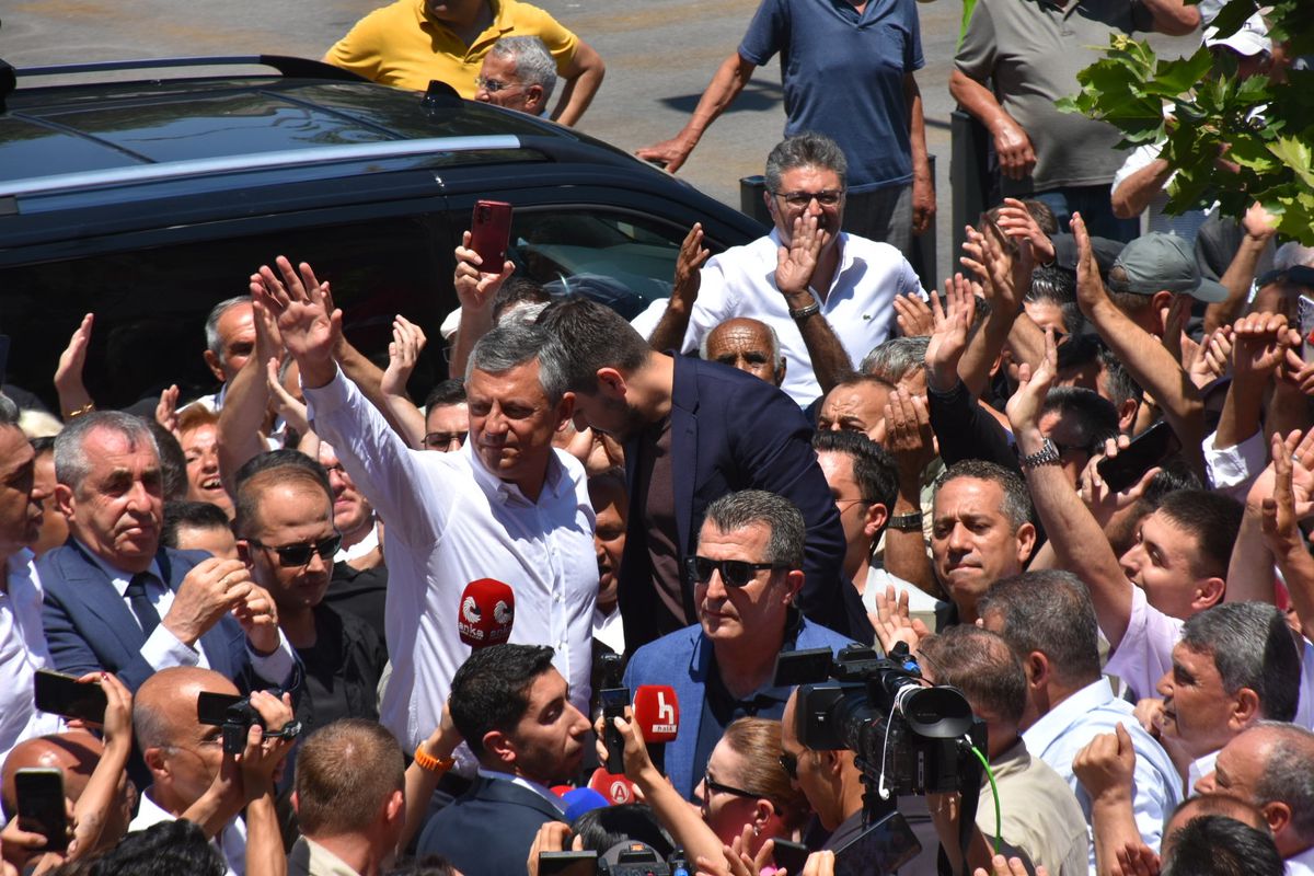 CHP Meclis Grup Başkanı Özgür Özel: 'En son bir kişi kalsak da bu iktidar yürüyüşünü durdurmayız'