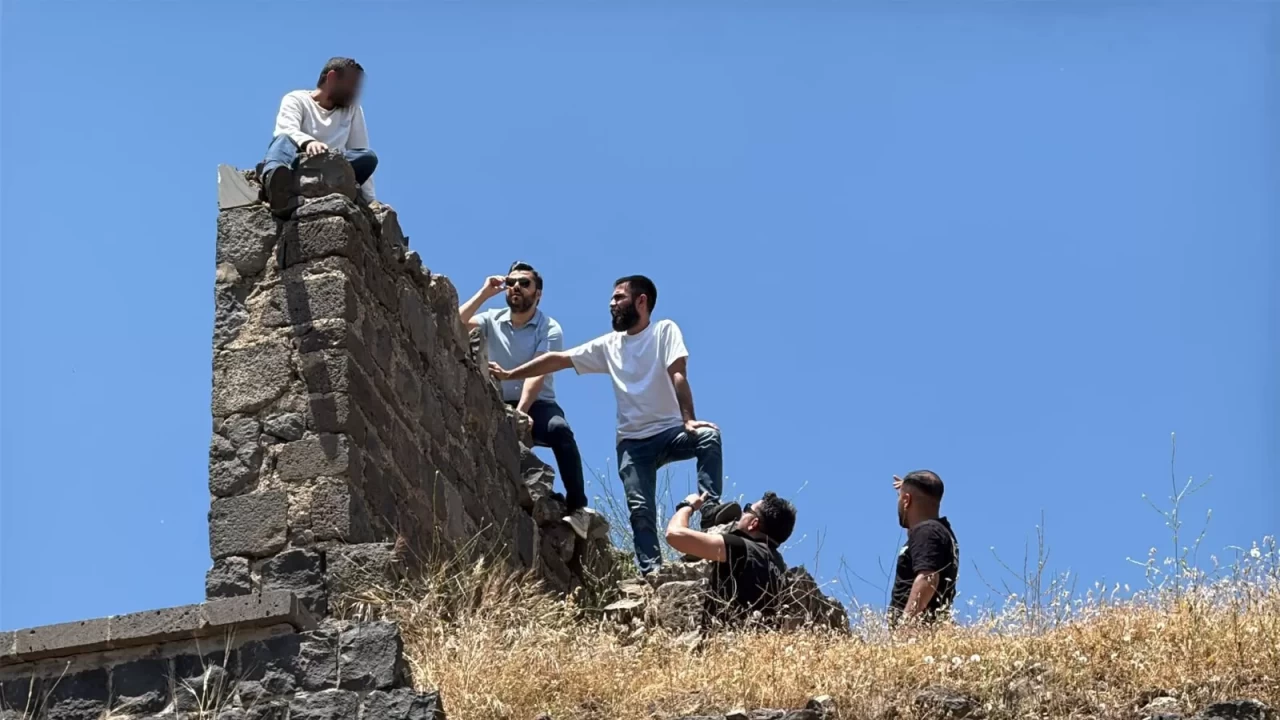 Diyarbakır'da intihar girişimi! Surlara çıkıp atlamak istedi, nedeni ortaya çıktı
