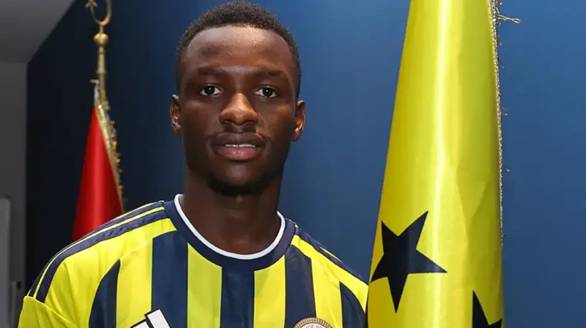FENERBAHÇE'DEN YENİ TRANSFER | Amara Diouf Kimdir? Amara Diouf Hangi Takımdan Fenerbahçe'ye Geldi, Kaç Yaşında ve Hangi Mevkide Oynuyor?