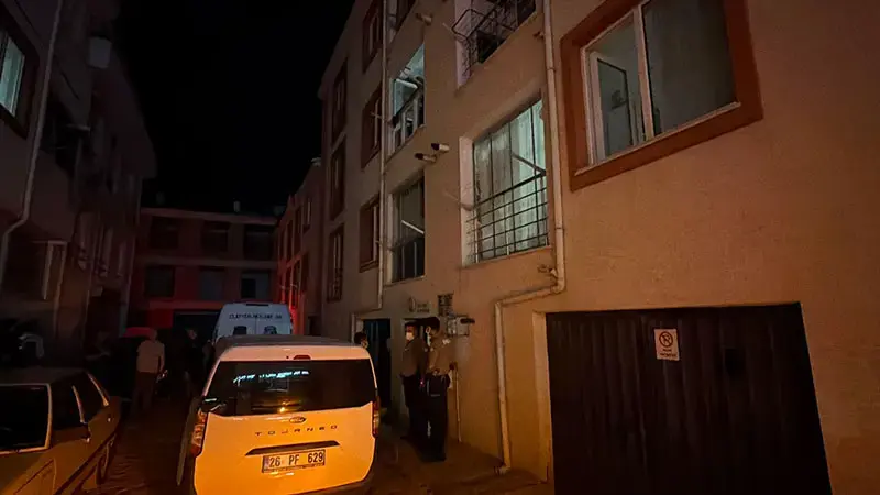 Evinde ölü bulundu